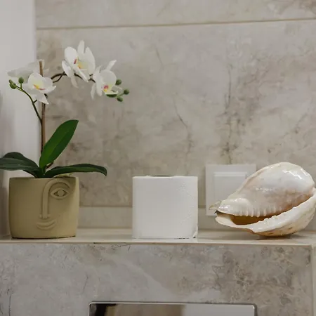 Apartment Cozy Comfort By Bookinghost